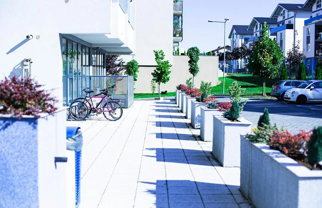 One Room Apart T3 With Free Parking-1