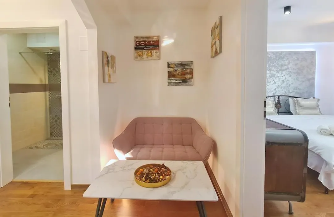 Main Square 5 Star Luxury Apartment With View-1