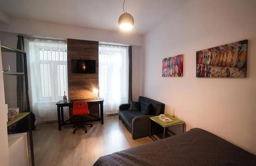 Ultra Central Bohemian Apartment 3-1