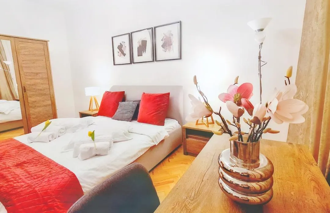 Spacious 5* Luxury In Historic Center Free Parking-1