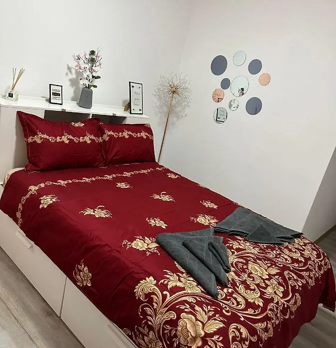 Red Corner Central Apartment-1