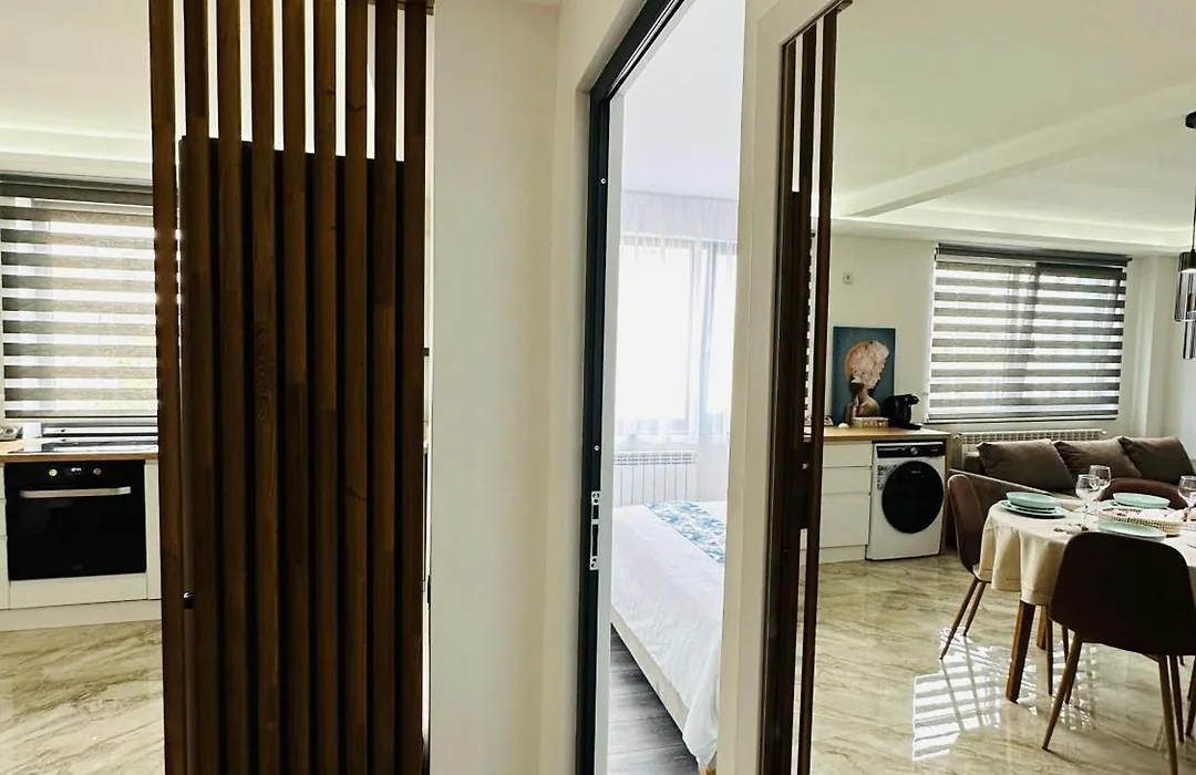 Amos Apartment-Ultracentral-Free Parking-1