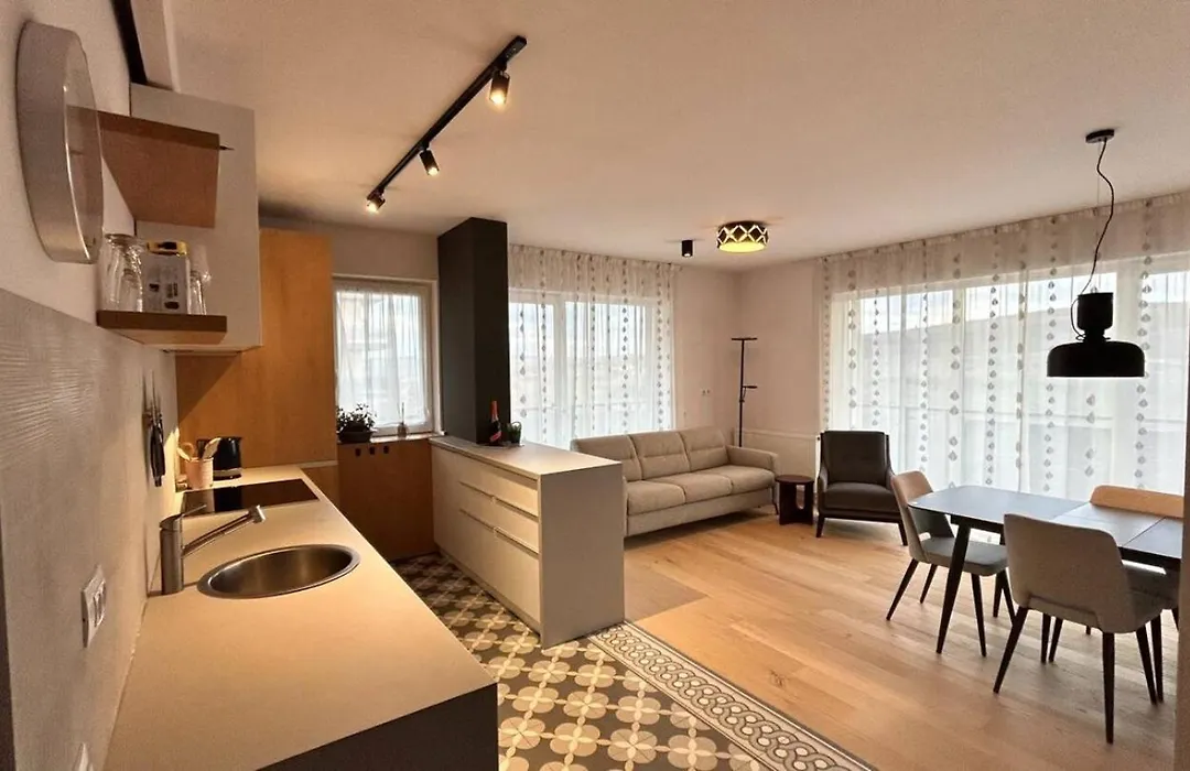 The Comfy Nest - Parking, King Size Bed, Smart Tv-1
