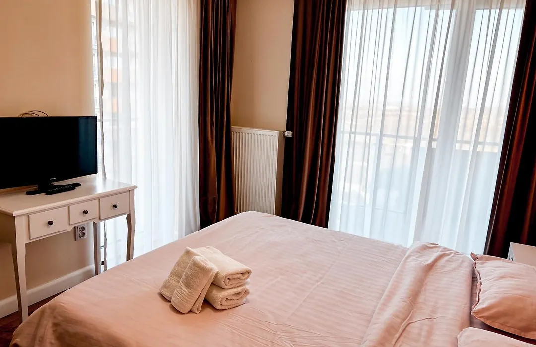 Altheda Living Sunstone - Luxury Apartment - Private Parking, Smart Tv, Huge Balcony And King Size Bed-1