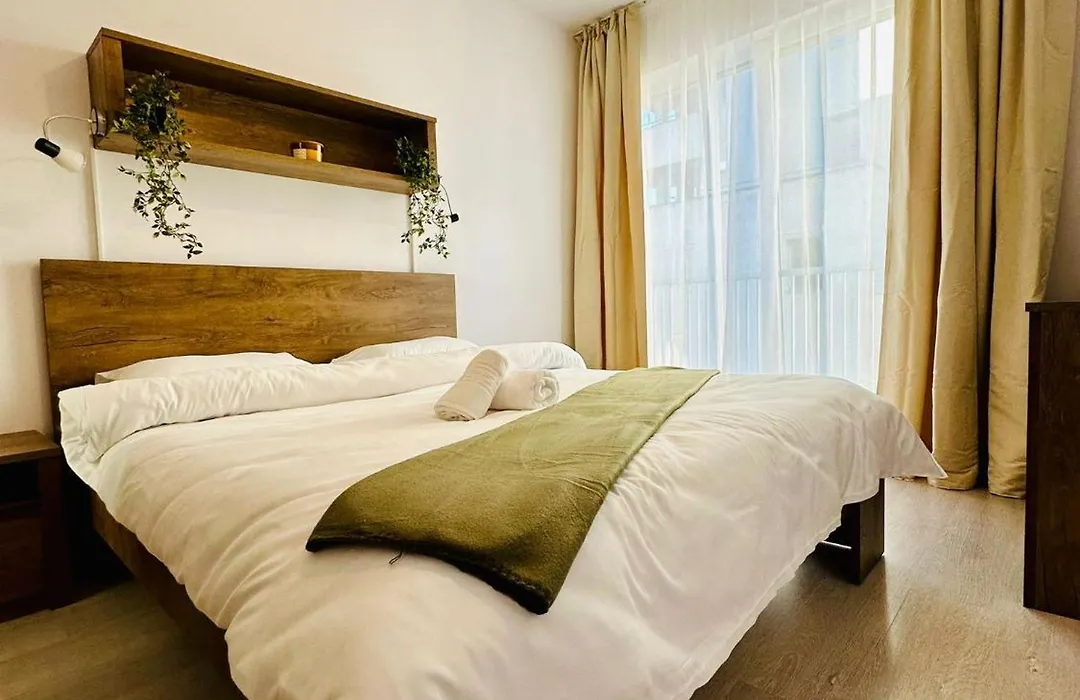 Arya Apartment-Free Underground Parking-Ultracentral-1