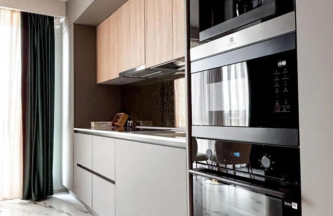 Airport Skyluxe Luxury Residence - Private Parking-1