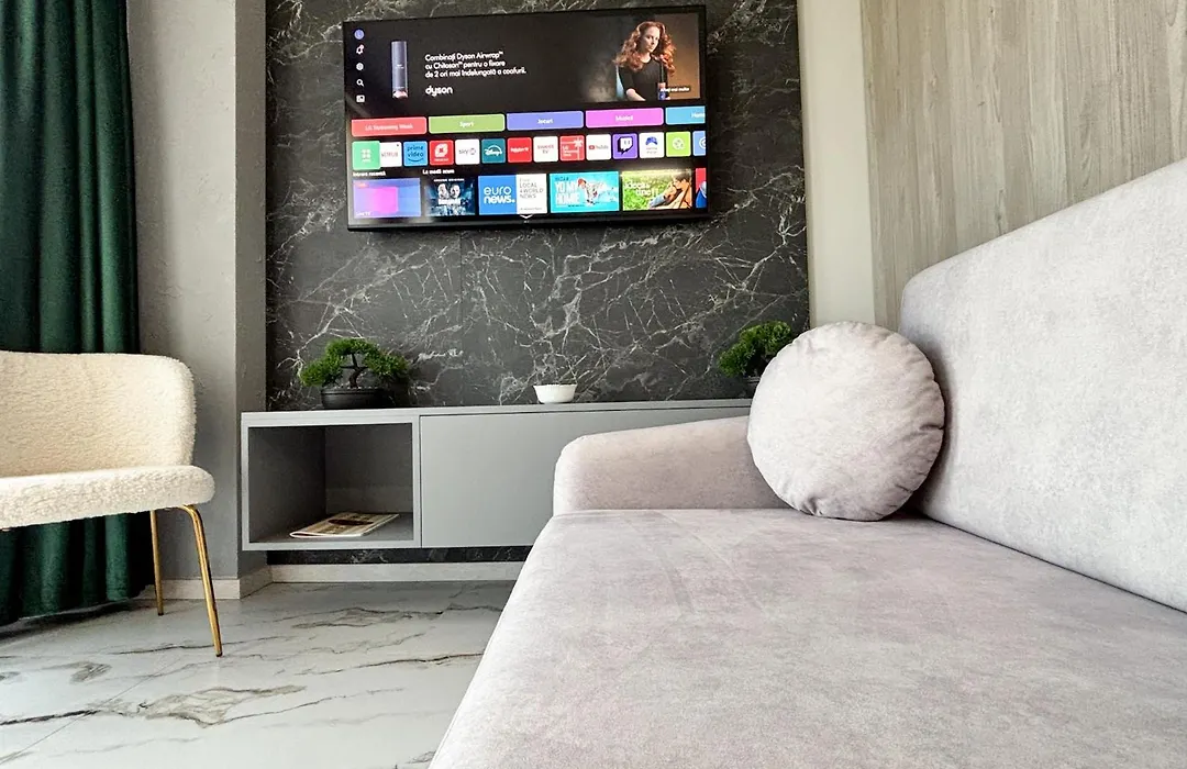 Cloud Nine Airport Residence- Free Parking, King-1