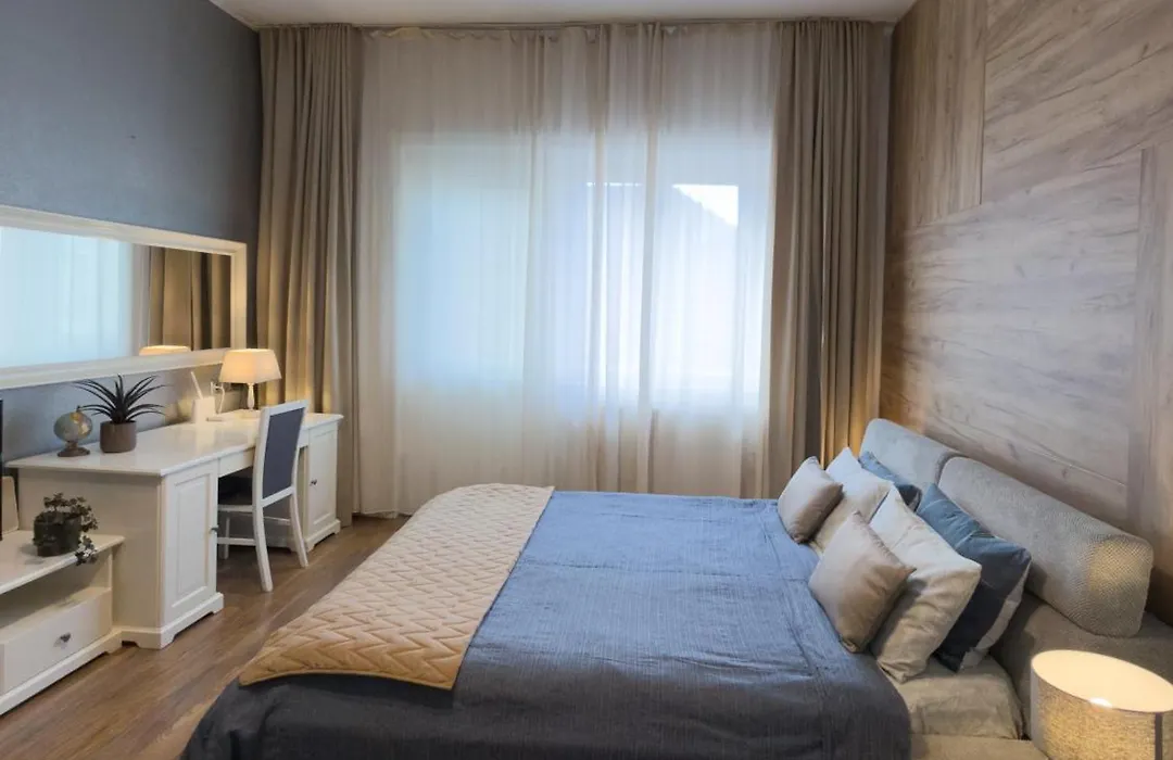 Charming Old Town Studio With Private Balcony-1