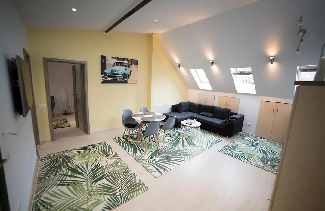 Central Apartment Shumi 69-1