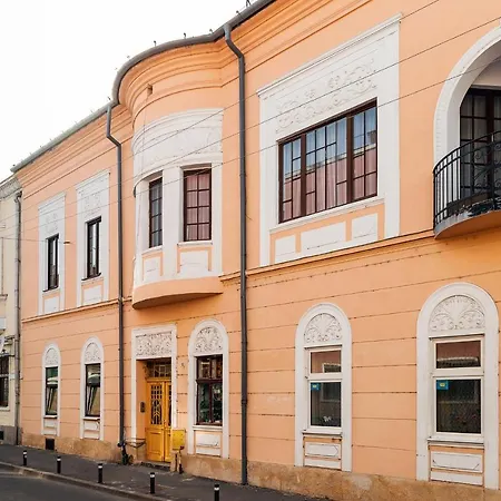 Pedestrian Street In City Center For Comfortable And Beautiful Stay With All Comodities Within Walking Distance-2