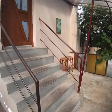 Apartment Pops 2-3