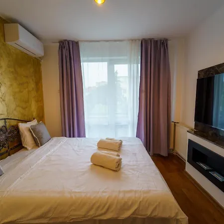 Main Square 5 Star Luxury Apartment With View-3