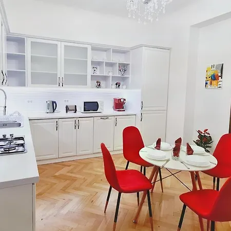 Spacious 5* Luxury In Historic Center Free Parking-3