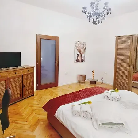 Spacious 5* Luxury In Historic Center Free Parking-2