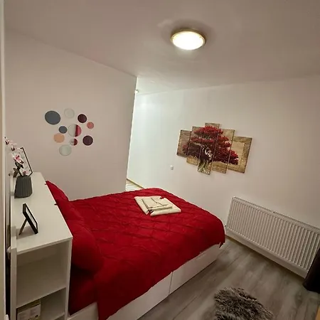 Red Corner Central Apartment-2