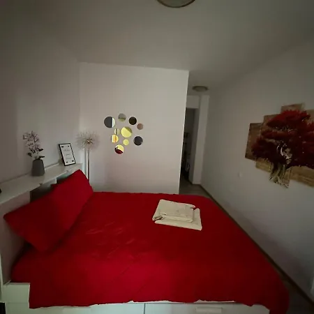 Red Corner Central Apartment-3