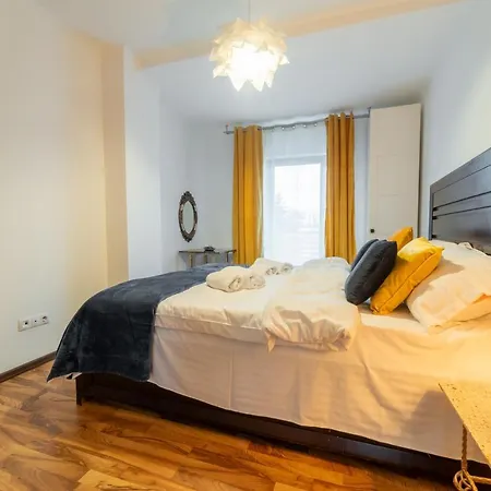 Spacious 3 rooms 5* mansion near Muzeului square. Free parking-2