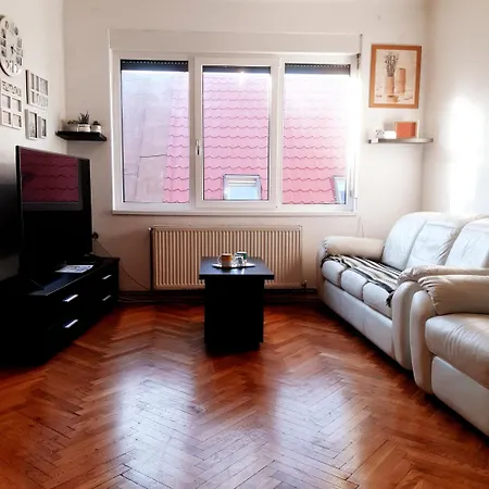 Apartment Pops 2-2