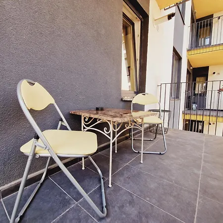 Ultracentral 5* Boutique Hotel Style Apartment. Brand New. 2 Rooms. Spacious. Free Parking-2