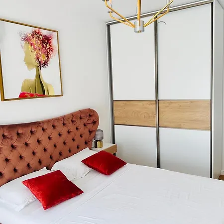 Bel Dom - The Central, Spacious 2 Rooms Luxury Apartment-3