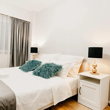 Beautiful And Cozy 2 Bedroom Apartment With Living Room Loft-2