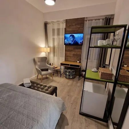 Ultra Central Bohemian Apartment 4-3