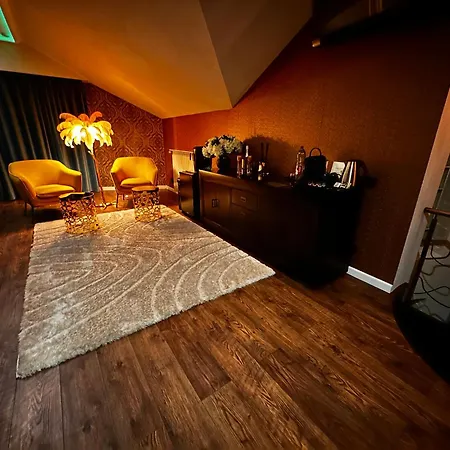 The Residence Central Jacuzzi Boutique (Adults Only)-2