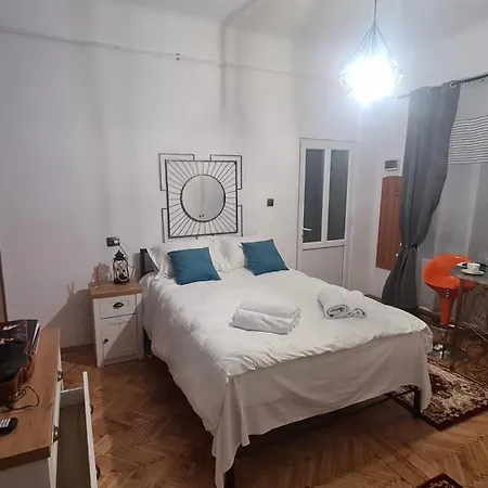 Cozy Studio In Noble House Main Square-2