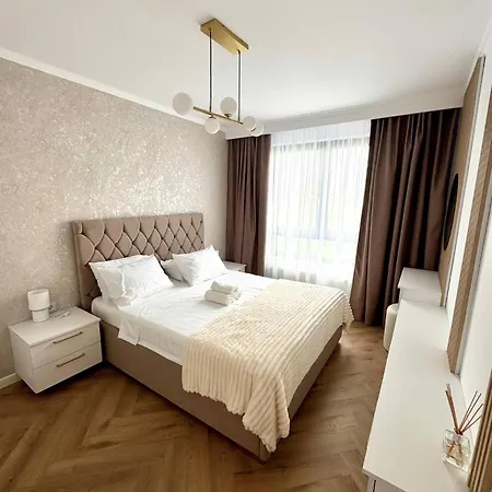 Lake View Luxury Apartament,Parking, Kingsize Bed-3