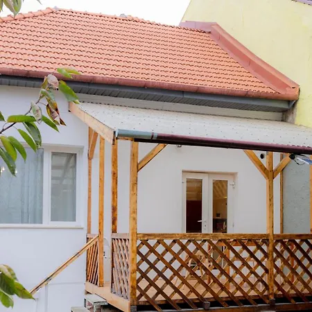 Homey Luxury- Entire House, Free Parking, Yard-2