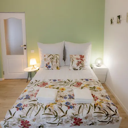 Homey Luxury- Entire House, Free Parking, Yard-3