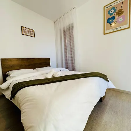 Arya Apartment-Free Underground Parking-Ultracentral-2