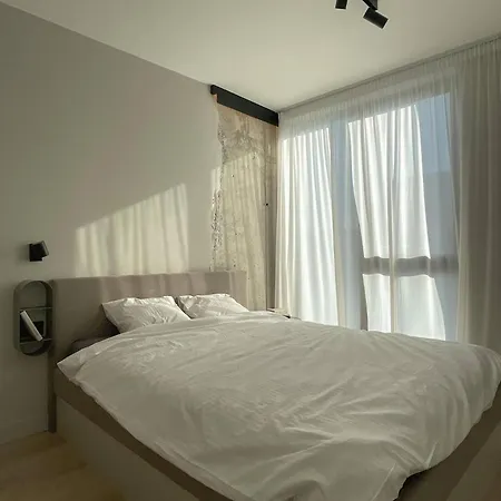 Bonjour Modern Apartment - Parking, Kingsize Bed-3
