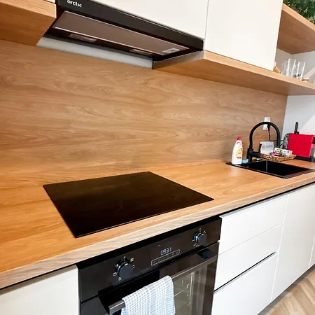 Airport Nest Private Parking, Ac And Smart Tv-2