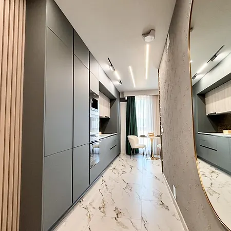 Cloud Nine Airport Residence- Free Parking, King-3