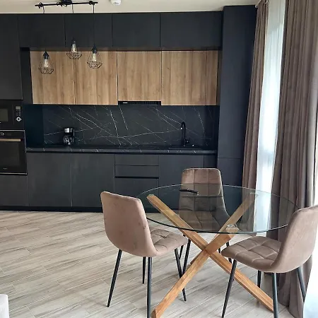 Alexia'S Apartment Near Airport-2