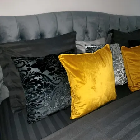 GLAMOUR VOX - Romantic Jacuzzi Escape - Cluj-Napoca - Near BT&Cluj Arena-2