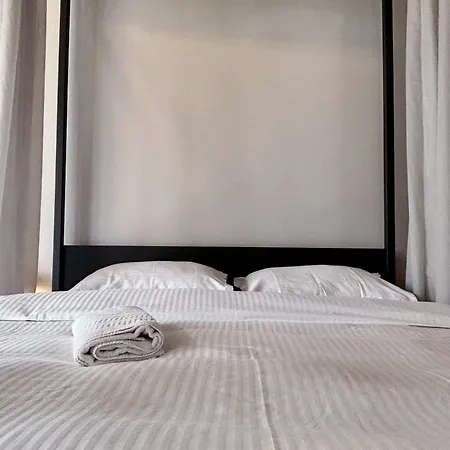 Moonlight City Center Studio-Private Parking, King-3