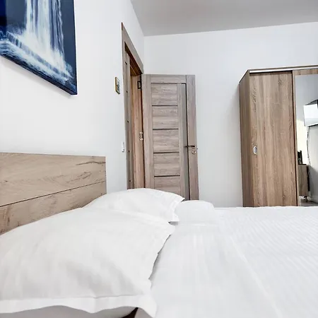 Soft Landing - Close To Airport With Free Parking-2