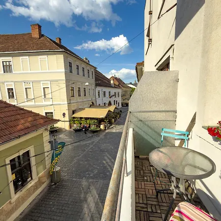 Charming Old Town Studio With Private Balcony-2