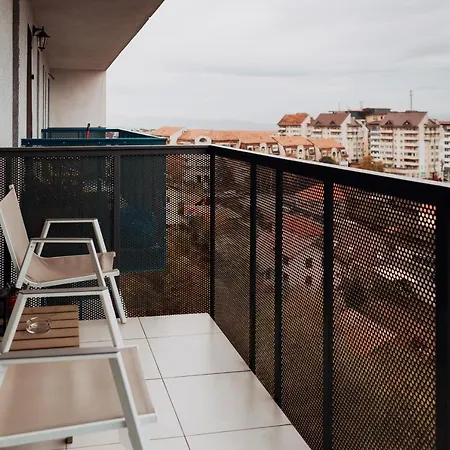 City View Apartment With Free Parking-2