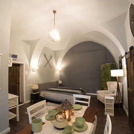 Ultra Central Medieval Apartment-2
