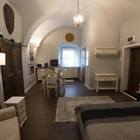 Ultra Central Medieval Apartment-3