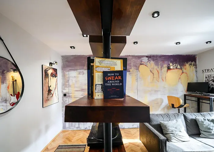 Cozy Central Flat In Cluj-Napoca With Home Cinema