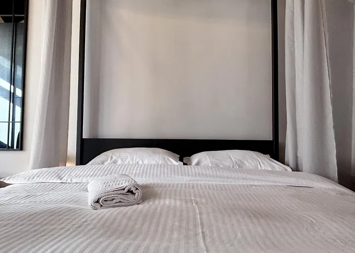 Moonlight City Center Studio-Private Parking, King Cluj-Napoca