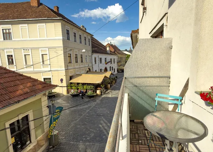 Charming Old Town Studio With Private Balcony Cluj-Napoca