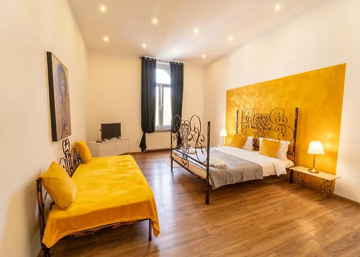 Grand Historic Residence With New Luxury Marble Design-Main Square Cluj-Napoca